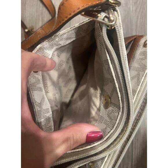Michael Kors Crossbody Purse - Picture 5 of 11
